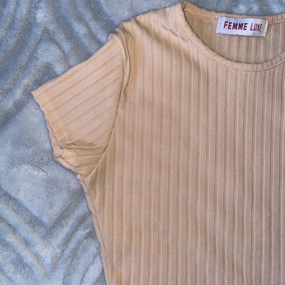 Peach Ribbed Crop Top - Picture 2 of 4